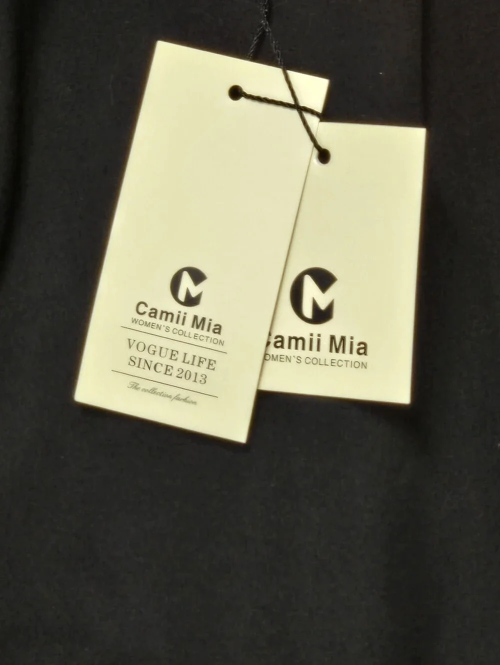 Camii Mia sleek black